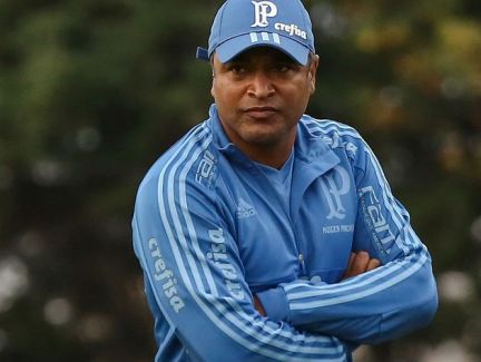 Roger-Machado-treino-Palmeiras-frio-715-Jales-Valquer-Fotoarena